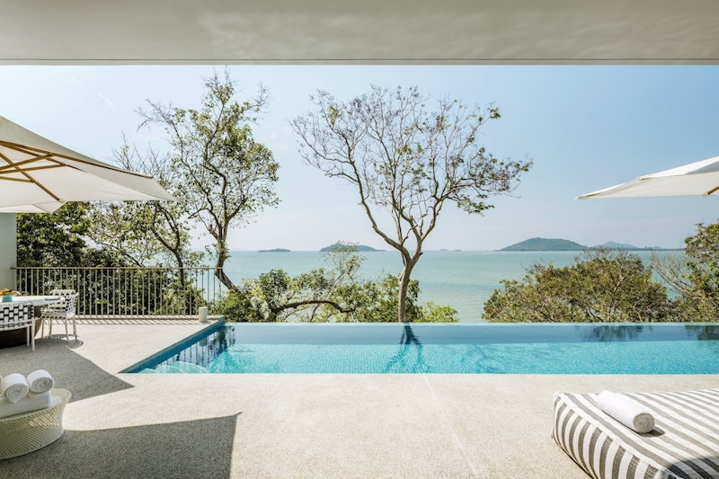 雄大な海景色を一望！ウェルネス施設がそろった豪華ホテル泊。往復送迎つき