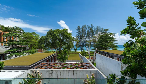 静かなヤエビーチが目の前!隠れ家的5つ星ホテル泊。往復送迎つき、ビジネスクラス利用