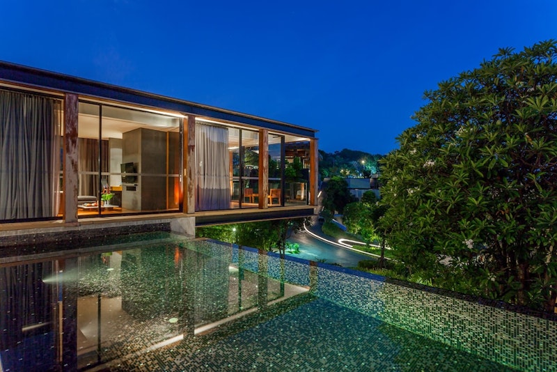 専用ビーチやレストラン完備！隠れ家のようなリゾート泊。往復送迎つき