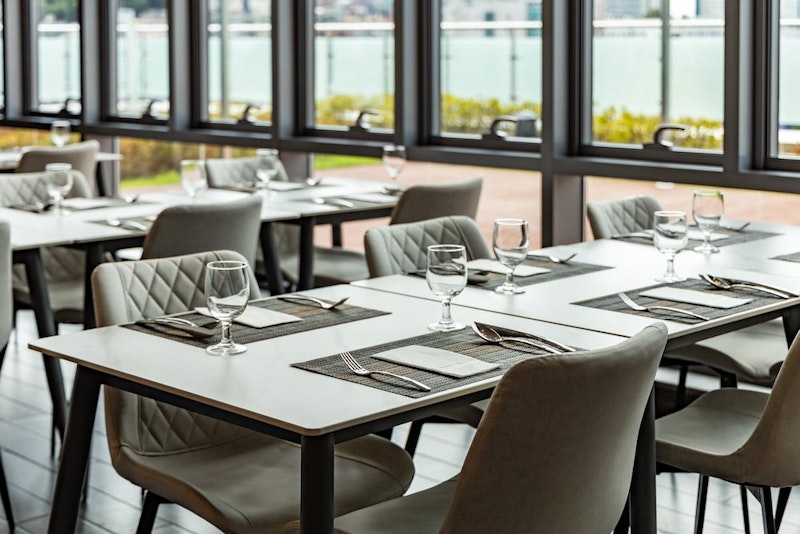 弘大の人気モールに直結!繁華街も近い快適ホテルに宿泊。朝食つき&ビジネスクラス利用