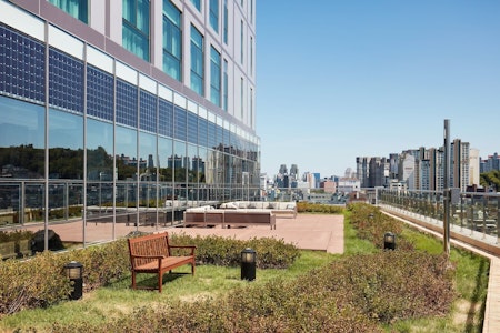 AKプラザ直結！駅チカもうれしい弘大エリアの快適ホテルにステイ。便利な朝食つき