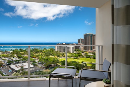 リッツのオーシャンビュースイート泊！リビング独立でゆったり快適。ANAビジネスクラス利用