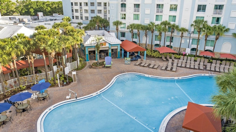 アクティブに楽しめる付帯施設が魅力！湖のほとりに建つホテルにステイ