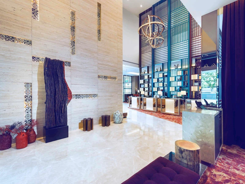 チリクラブの夕食とクルーズつき！現代的なデザインのホテルに宿泊。ビジネスクラス利用