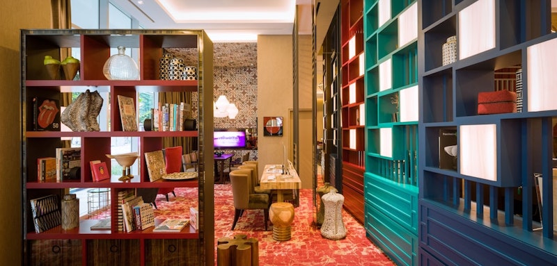 観光や買い物の拠点にぴったり！ブギス駅すぐ＆屋外プール併設のモダンなホテルで快適旅