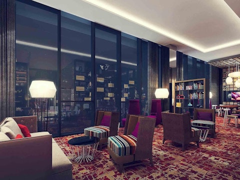 マーライオンやクラークキーから好アクセス！屋外プールやジム併設のホテルにステイ