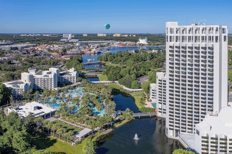 有名なショッピングタウンに直結！ラグーンプールをそなえたリゾートホテルに宿泊