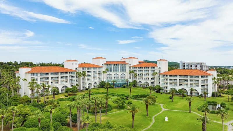 10日前まで予約OK！屋外インフィニティプール併設＆西帰浦エリアのリゾートで充実の旅