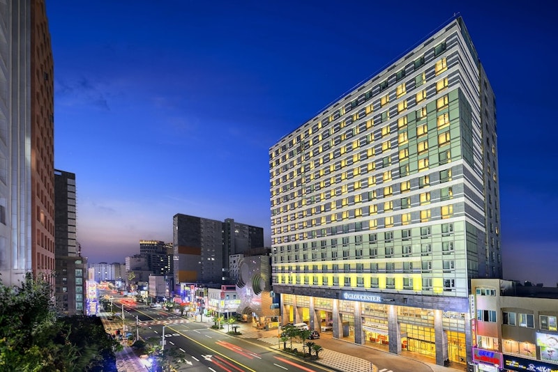 ヌウェマル通りに好アクセス!コンビニ併設&清潔感あるホテルでチェジュを満喫する旅