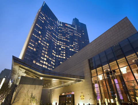 金台夕照駅から徒歩5分。プールやジムがついた5つ星ホテルでリフレッシュ！JAL利用