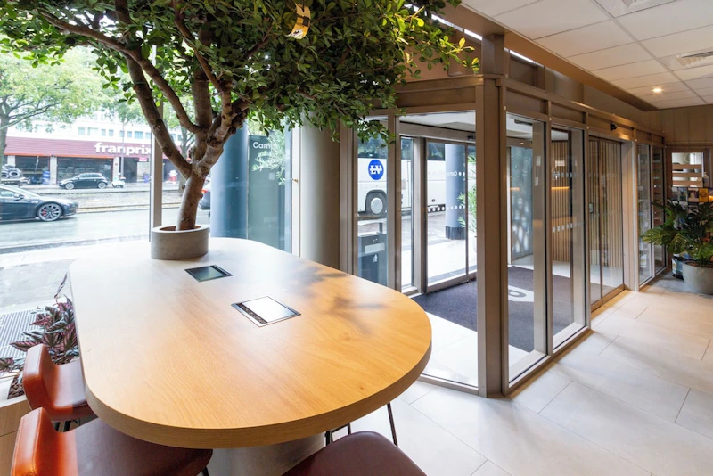 パリ北部の好立地！クリメ駅など2つの駅へ徒歩3分のスタイリッシュなホテルに宿泊