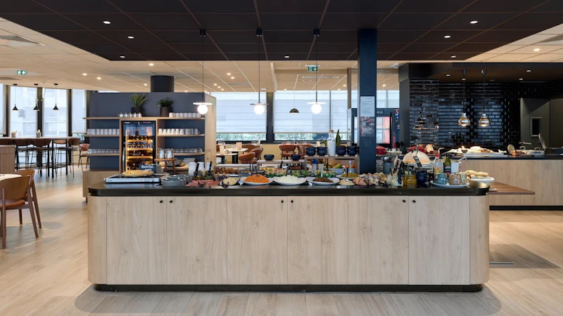 2つの地下鉄駅へ徒歩3分の好立地!パリ北部のスタイリッシュなホテルに充実のステイ