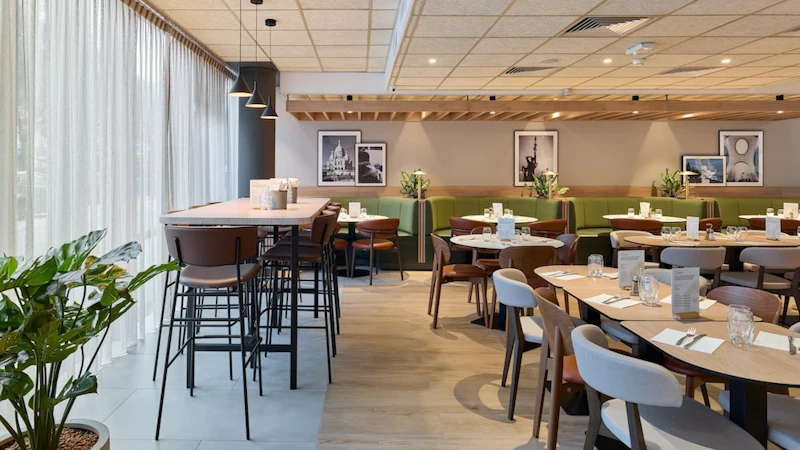 複数の駅へ徒歩3分の好ロケーション!パリ北部のスタイリッシュなホテルにステイ