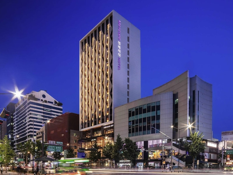 ビジネスクラスで行く！観光の拠点にうってつけなロケーションのホテルに宿泊