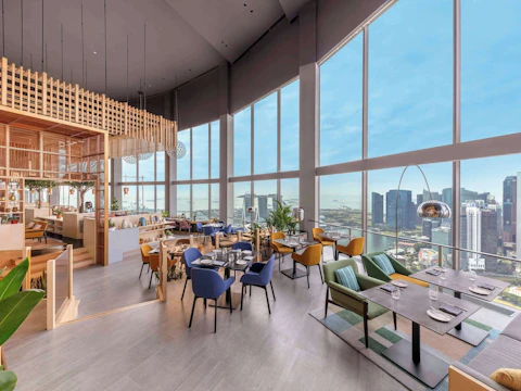 2か所で使えるパスつき！シティホール駅と直結する73階建ての5つ星ホテル滞在