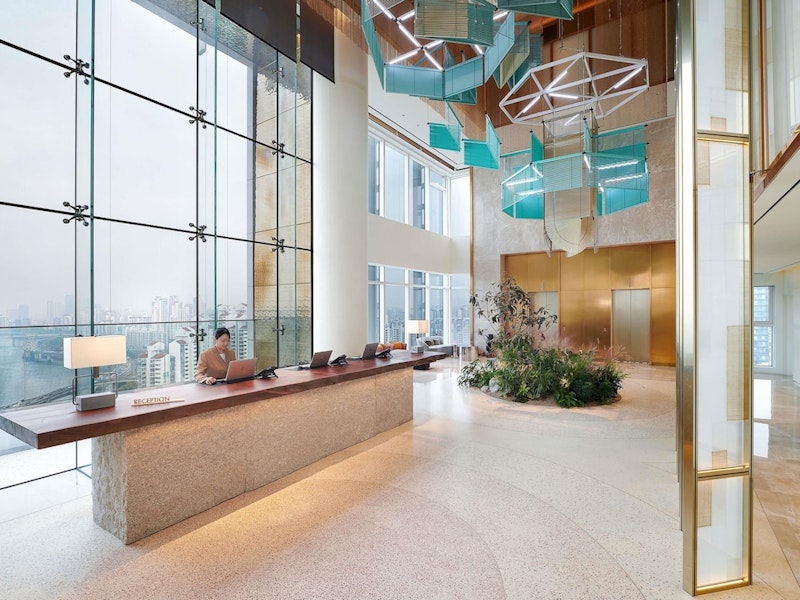 漢江の絶景を満喫できる高級ホテル。グループ旅行に最適な部屋に滞在。金浦着で便利