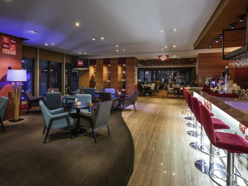 明洞通りや南大門市場は徒歩圏内！空港バスの停留場はすぐ＆大浴場完備のホテルにステイ