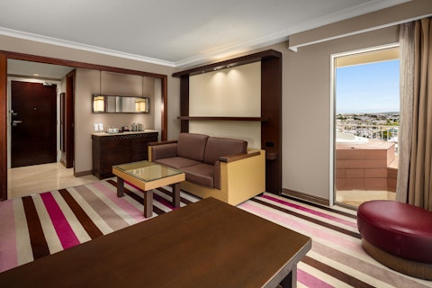 絶景インフィニティプール完備！サンセットが自慢のリゾートホテル。午前発/夕刻帰国