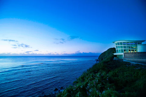 巨大ラグーンと絶景プールが魅力！丘の上の極上リゾートにステイ。JAL利用