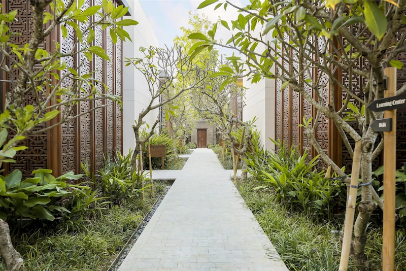 バリ伝統の雰囲気たっぷり！海の景色を眺められる5つ星ビーチフロントホテルに宿泊