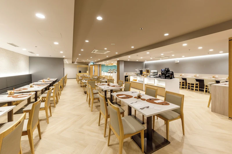 サラデーン駅へ徒歩1分!快適設備が魅力の日系ホテルに宿泊。往復ともに機内泊