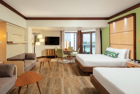 クラブラウンジつき!スパがそなわったモール直結のリゾートホテルで至福のグアム旅