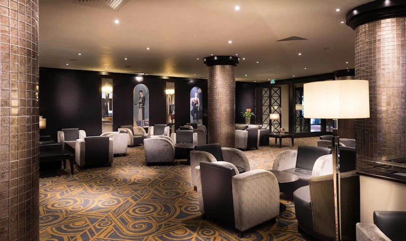 好立地ホテルでらくらく観光！シンプルモダンな部屋で快適ロンドンステイ。往復送迎つき