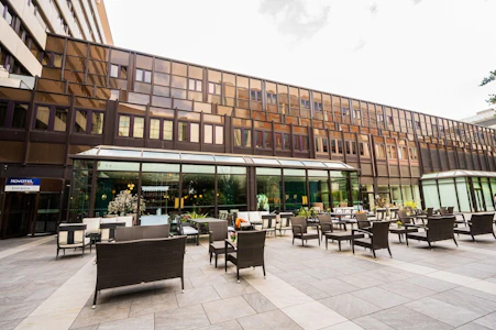 SALE価格🎂ハマースミス中心部の好立地！便利な駅チカの4つ星ホテル泊でロンドンを満喫。JAL利用