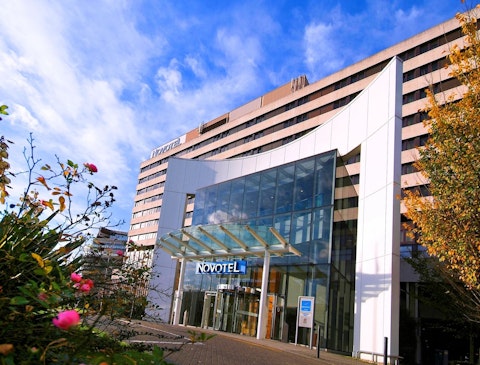 ロンドン中心部！テムズ川まで徒歩5分のモダンな4つ星ホテルにステイ、駅チカで便利