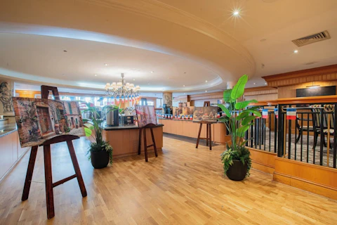 ハイドパークに歩いて行ける駅チカホテル泊。ビジネスクラス利用、往復専用車送迎付き