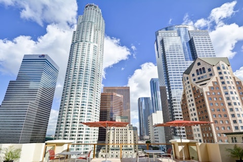 屋上からロサンゼルスの景色をまんきつ！スタイリッシュなホテルで充実のステイ