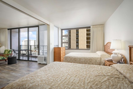 キッチンつきのコンドミニアムに宿泊。広々とした部屋はファミリーやグループに人気!