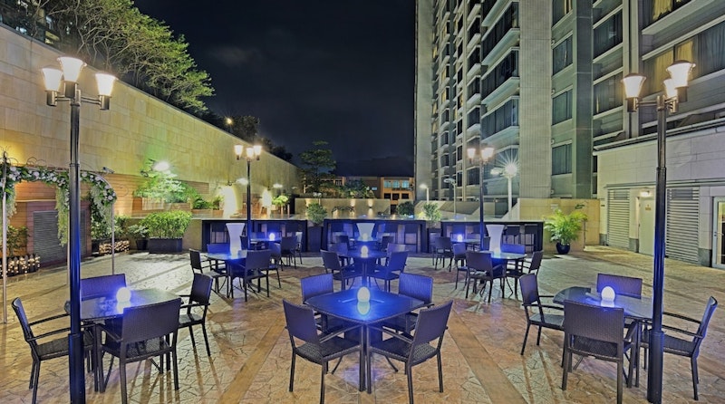 市街地まで無料シャトルバスつき！8度に傾くデザインが魅力の個性派ホテルに宿泊