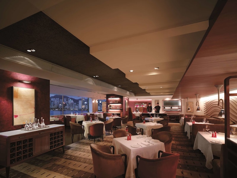 一流のおもてなしが自慢！レストランや屋内プール併設＆尖沙咀エリアの5つ星ホテルに宿泊