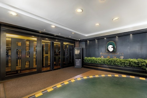 尖沙咀や旺角までシャトルバスあり!ショッピング施設に直結した大型ホテルで充実のステイ