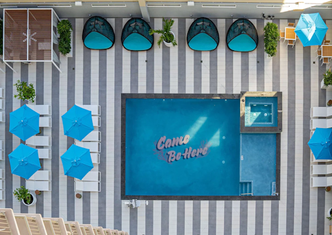 トロリー＆送迎つき！ビーチ徒歩圏内の好立地ホテル泊。エクストラ・コンフォート