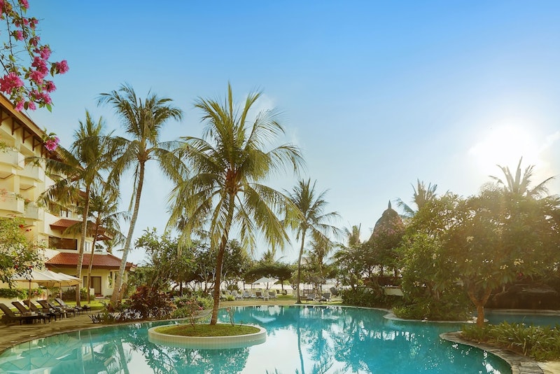 充実のオールインクルーシブプラン！絶景プール併設＆オンザビーチの豪華リゾート泊