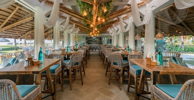 ビジネスクラス利用＆オールインクルーシブ！ビーチフロントの5つ星リゾートにステイ