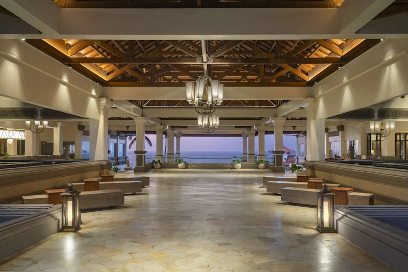 部屋からはぜいたくに海の絶景をひとりじめ！大型リゾートに滞在。ビジネスクラス利用