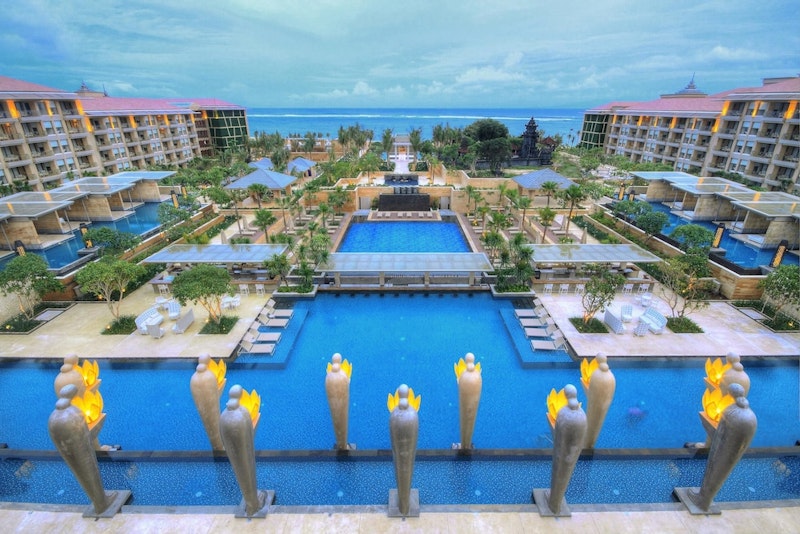 アフタヌーンティーを楽しめるロビーラウンジあり!広大な5つ星リゾートホテルに宿泊