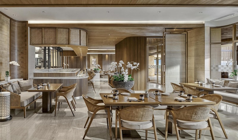 クラブラウンジつき！大きなプール併設のスイートで至福のひとときを。ビジネスクラス利用