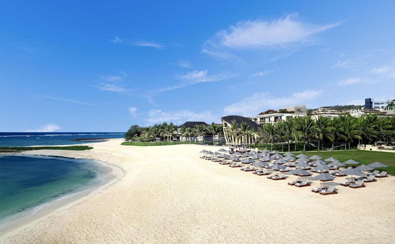 ビジネスクラスで行く!木製家具を用いたエレガントな内装の5つ星ホテルに宿泊