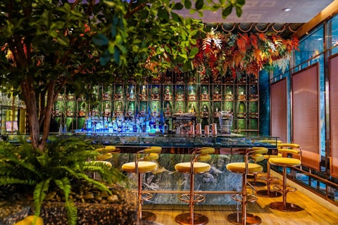 象乗り体験＆バンコク1日観光つき！観光に便利＆屋外プール併設のホテル泊。JAL利用