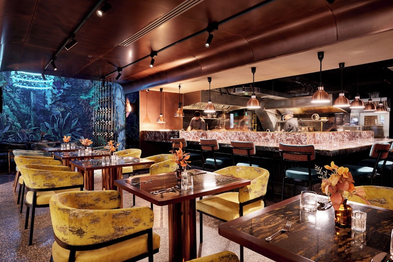 ピンクのガネーシャとワットパクナム観光&人気エリアの豪華ホテル泊。ビジネスクラス利用