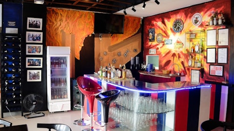 24時間営業のカフェやコンビニ併設！マクタン島のホテルで快適ステイ。往復送迎つき