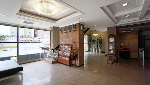 SALE価格 3/28(土)販売スタート🎂仁寺洞のメインストリートすぐ！景福宮も徒歩圏内の観光に便利なホテル泊。金浦着で便利