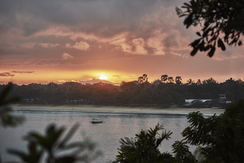 おもてなしが自慢！ビーチフロントの5つ星リゾート＆プールつきのヴィラで至福ステイ