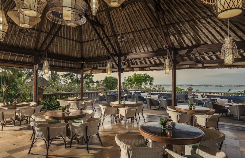 ビジネスクラスで行く！全室プライベートプールつきの5つ星リゾートホテルに宿泊