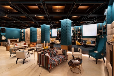 ローマ中心部の5つ星ホテルに宿泊!ナポリ&ポンペイ観光つき、ビジネスクラス利用