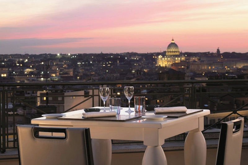 一流のおもてなしを体験できる5つ星ラグジュアリーホテルに宿泊！ビジネスクラス利用